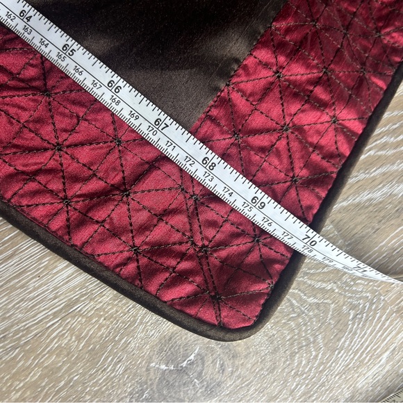 Kirklands Stratford Home Red and Brown Table Runner - Picture 4 of 6